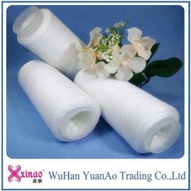 Chine L'anneau cru du blanc 100% a tourné des fils de polyesters pour coudre sur le noyau de papier/le tube/Hank de teinture fournisseur