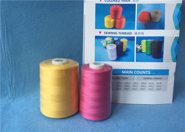 Le noyau teint de polyester a tourné le fil avec la fibre de short de polyester tournée par 100% de haute résistance