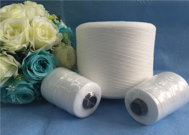 Fil tourné par polyester réutilisé du blanc 100, fil de tissage anti- Pilling de polyester