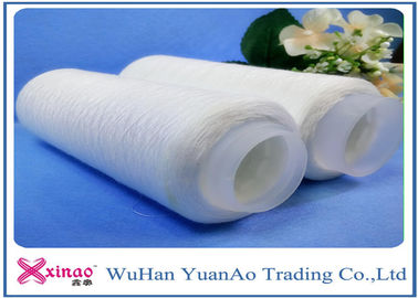 Chine Fils 100% de polyesters tournés de tissage crus de catégorie de Vierge avec le tube en plastique qui respecte l'environnement fournisseur