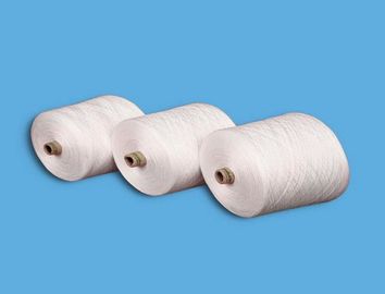 Chine la qualité vierge qui respecte l'environnement blanche crue de fils de polyesters de 100% a tourné le fil fournisseur