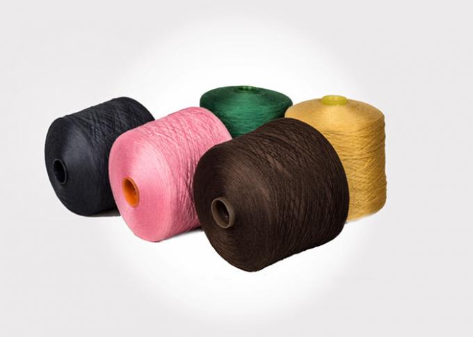 Le haut polyester 100% du fil de couture de ténacité de polyester 40/1 a tourné le fil pour la teinture