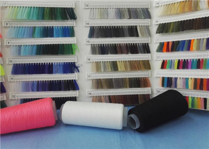 Couleurs choisies par Vierge 100% tournées teintes de fils de polyesters pour faire des fils de couture